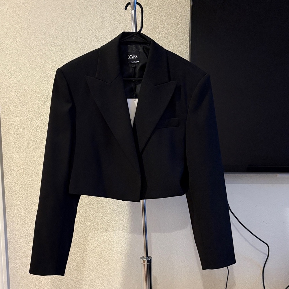 Zara Cropped Blazer With Exaggerated Shoulders.